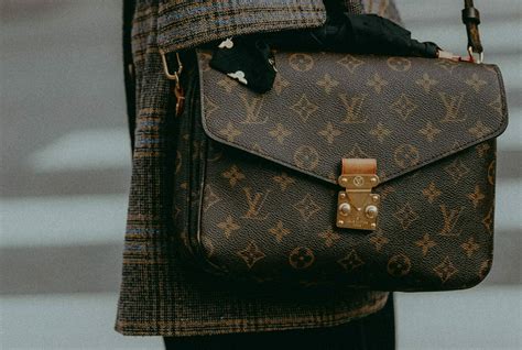 hoe herken je louis vuitton tas|Een nep Louis Vuitton tas herkennen .